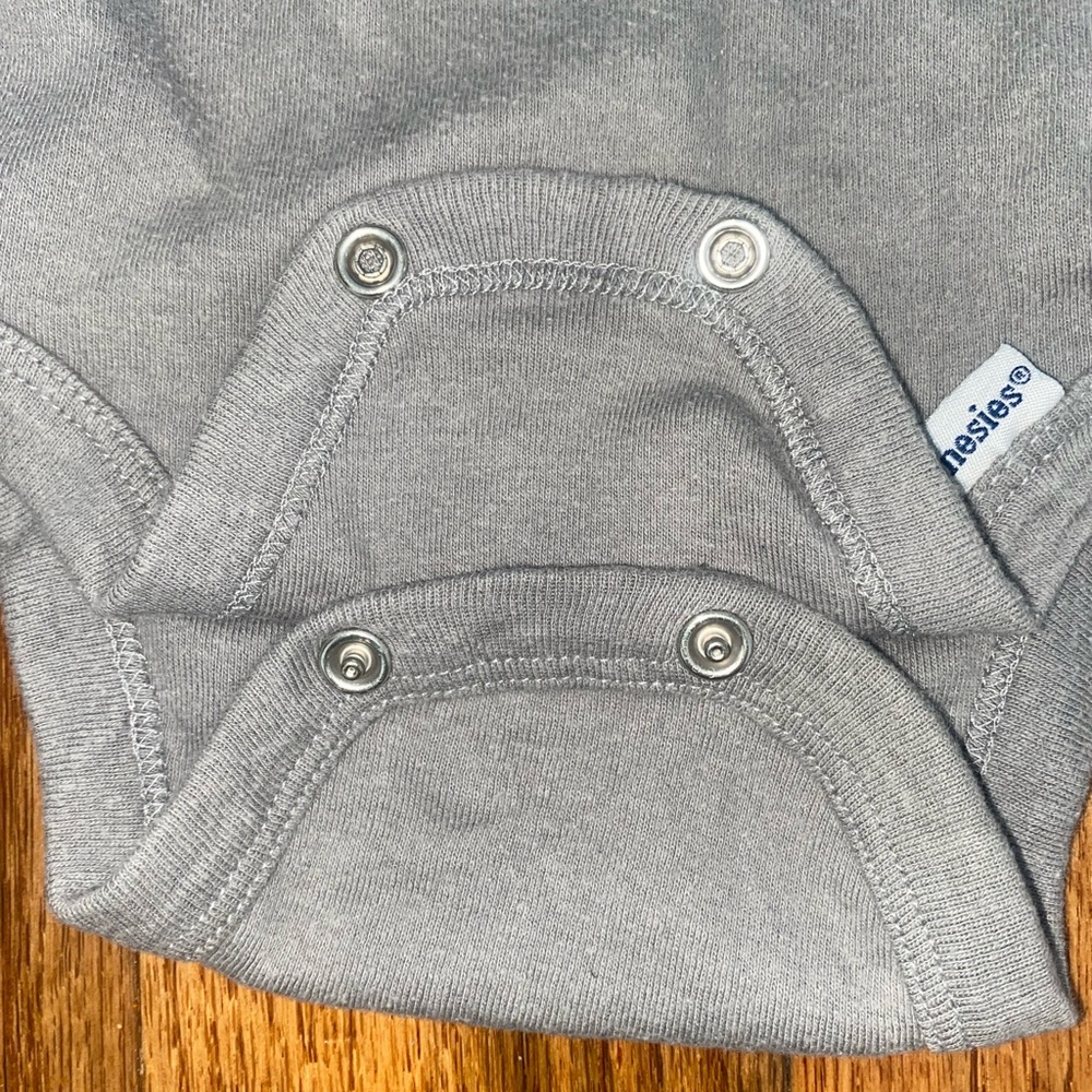 Simple Tee - Picture 4 of 5